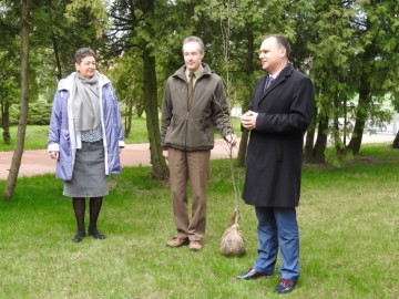 Uroczyste otwarcie obchodów 100lecia Województwa Łódzkiego - 100 drzew dla 100 szkół, <p>źródło: lodzkie.pl</p>